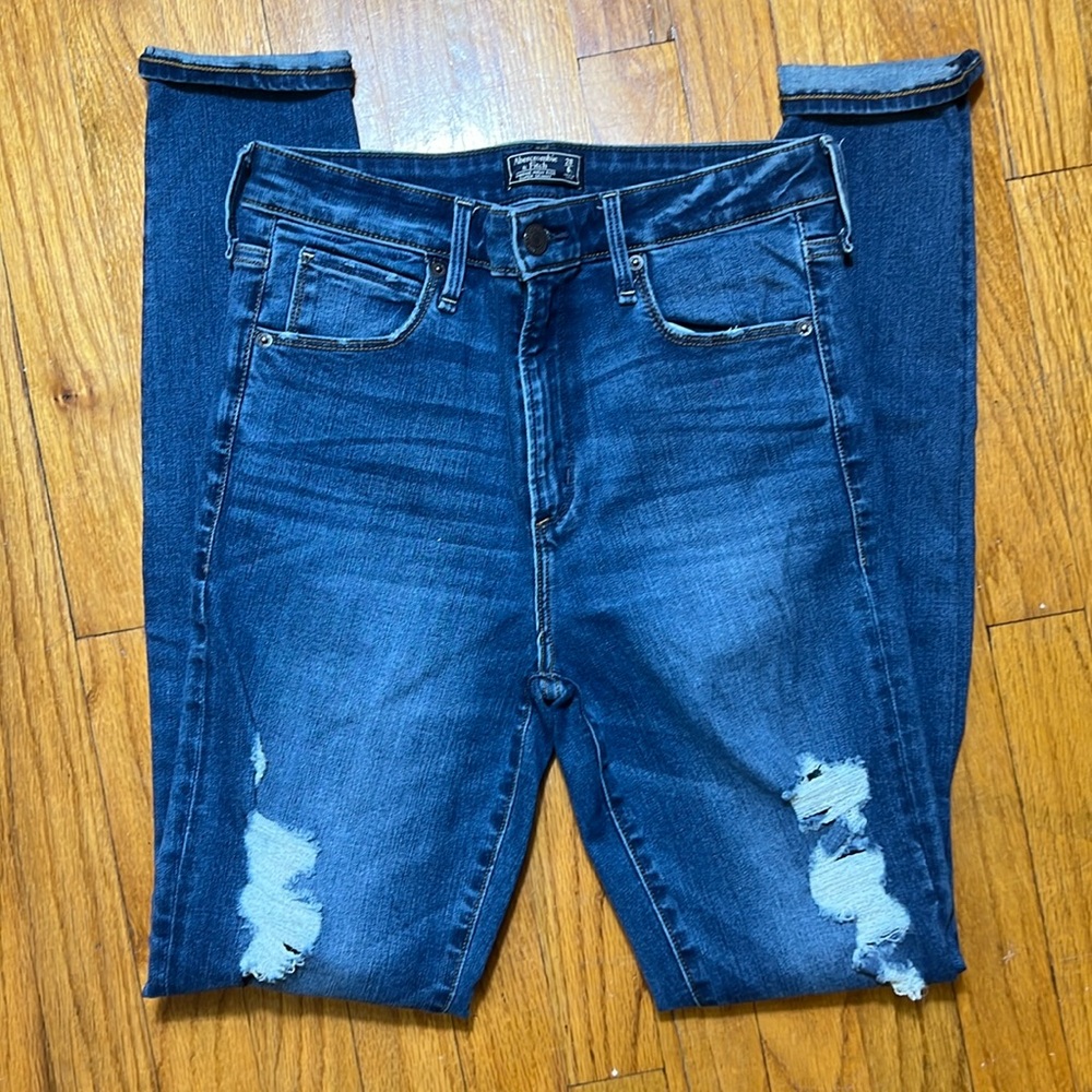 Stylish Blue Distressed Women Jeans